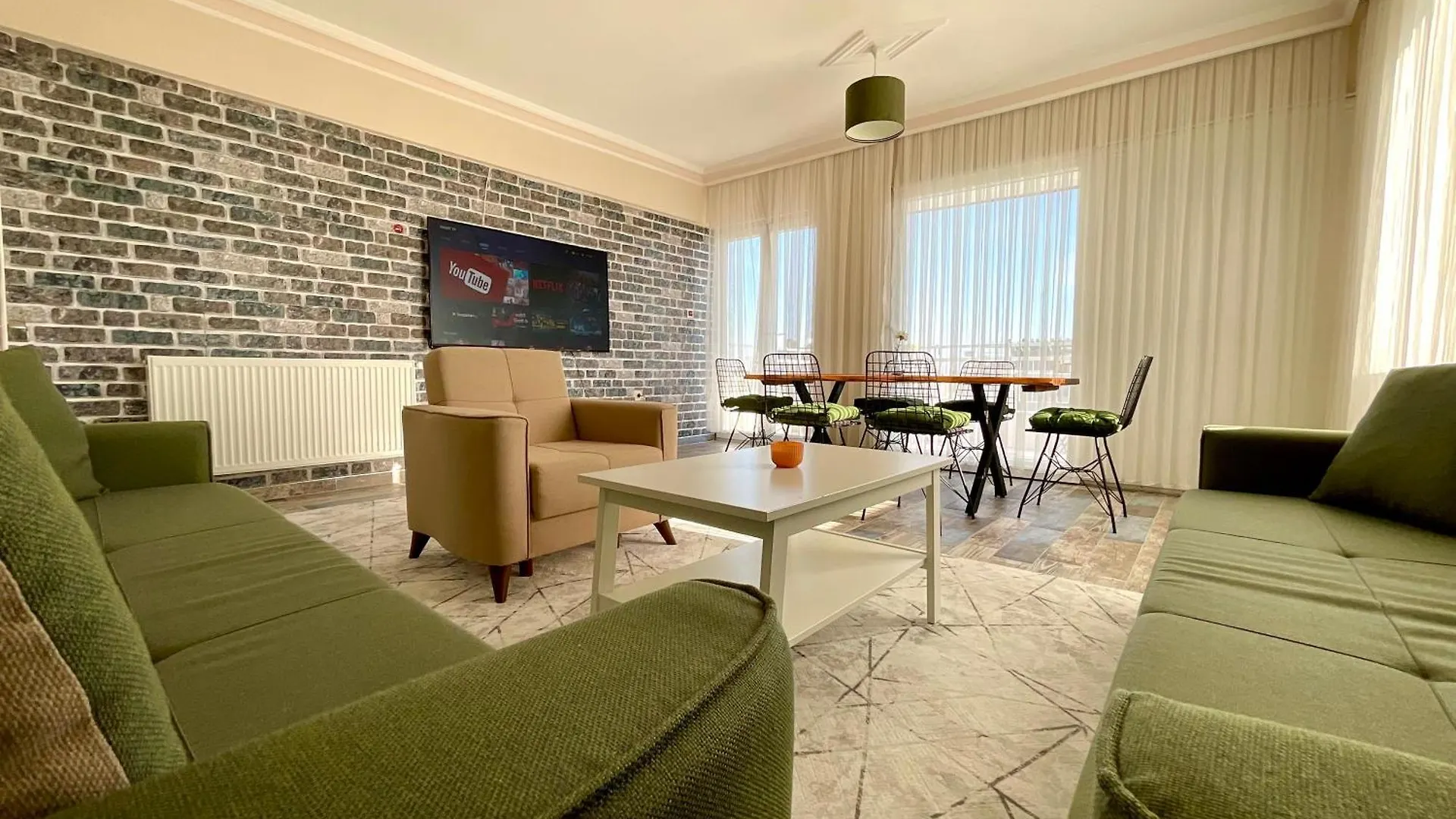 Pine & Ocean Breeze Lara Beach Antalya Altinkum  公寓
